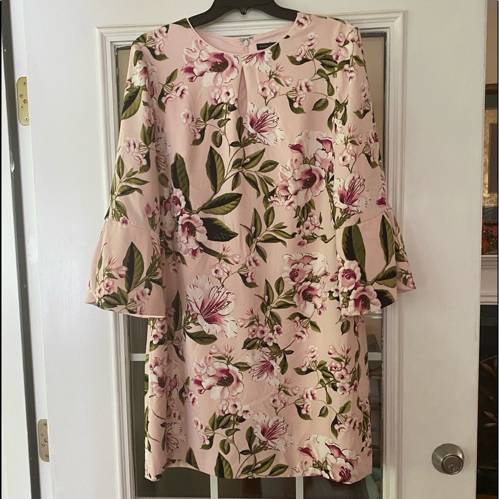 White House Black Market NWOT petal sleeve dress   Size 14